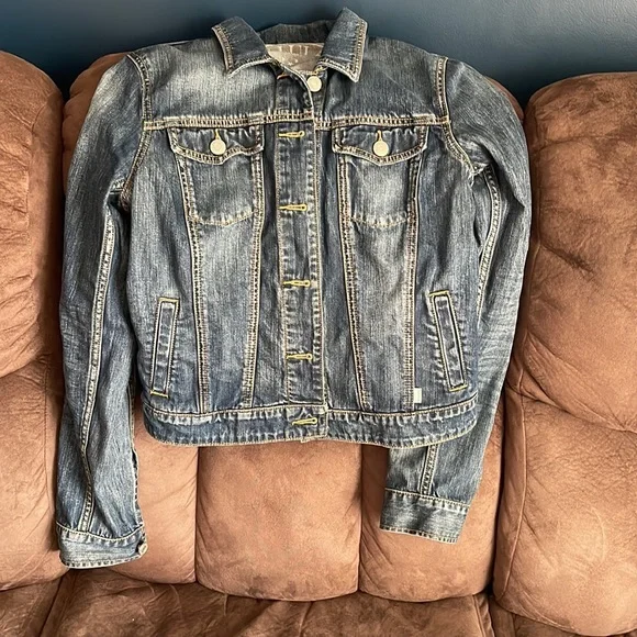 Aritzia Talula Denim Jean Jacket Blue Size Large Pockets Casual Capsule Wardrobe - Picture 4 of 5